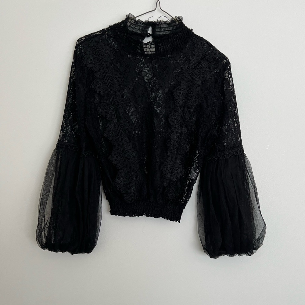 Elegant Black Lace Puff long sleeve top Size Medium